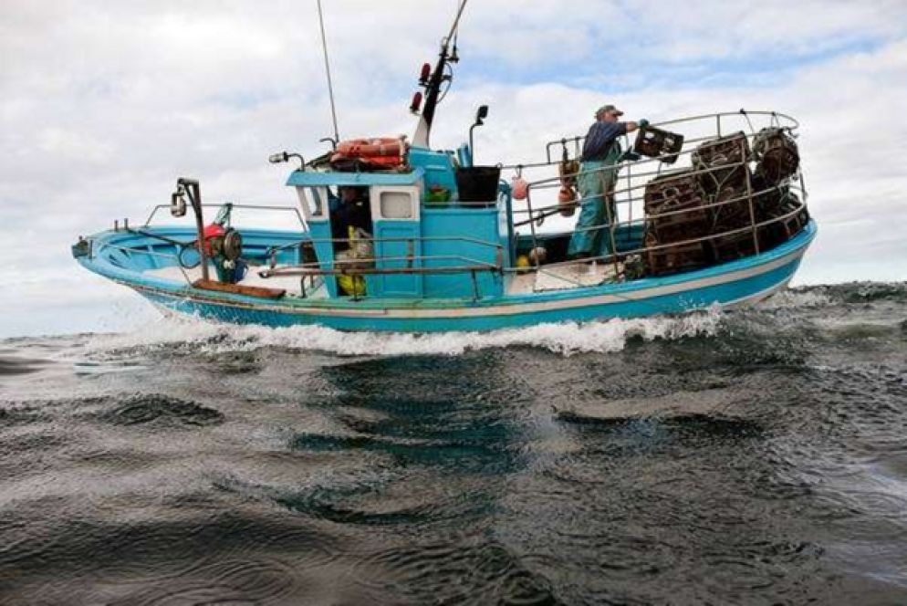 Un peschereccio - Ansa