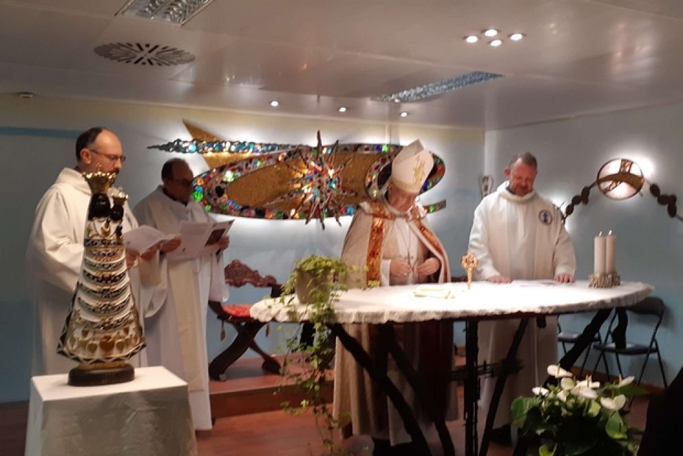 La cerimonia di benvenuto nella cappella dell'aeroporto di Linate - Lenzi