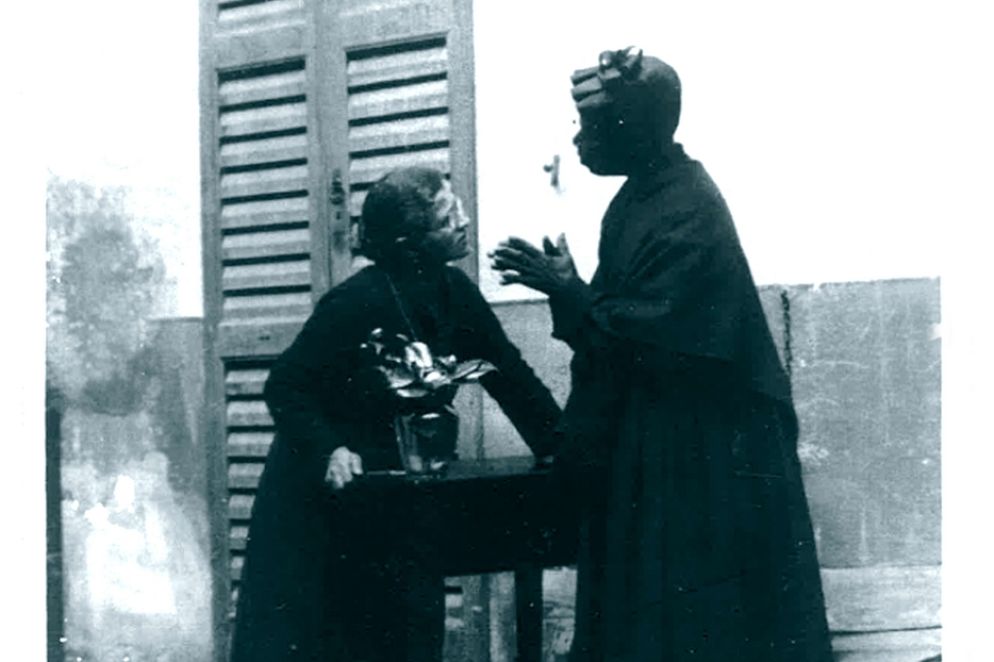 Santa Bakita con un'anziana - .