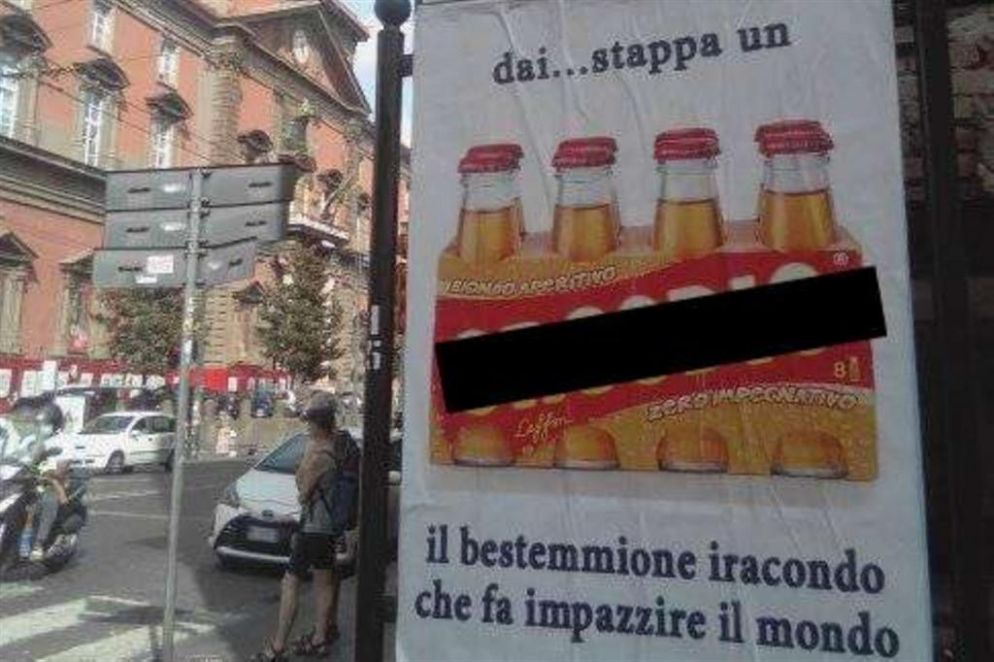 Uno dei manifesti offensivi che sono stati diffusi a Napoli - Da Fb