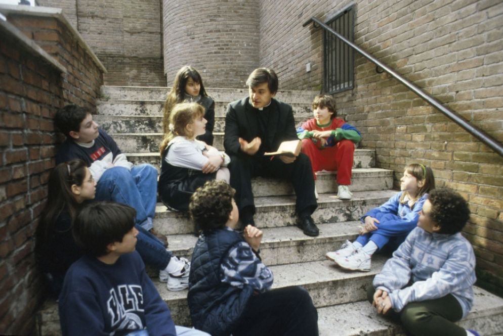 Una lezione di catechismo a un gruppo di bambini - Siciliani