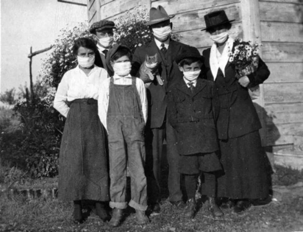 Una famiglia alle prese con l'epidemia di Spagnola del 1918 - Wikimedia commons