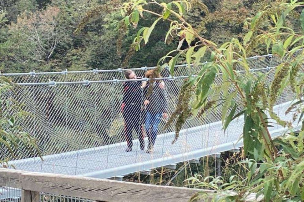 Tutto è finito: la donna rinuncia al suo progetto e torna sul ponte - Ufficio Stampa Carabinieri