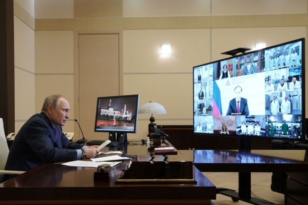 Vladimir Putin durante il meeting di oggi online sulla produzione di vaccini contro il Covid-19 - Reuters
