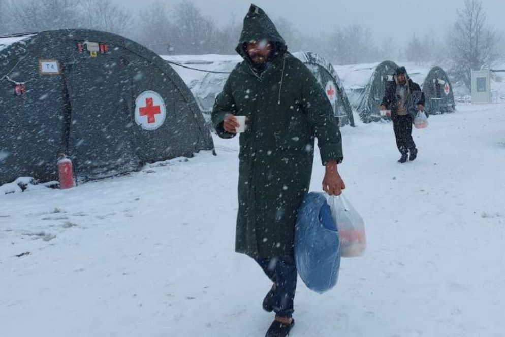 I migranti vivono in mezzo alla neve - N.S.