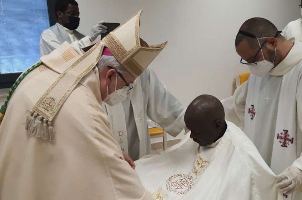 L'ordinazione di padre Livinius - Per concessione dell'Ordine dei Chierici regolari della Madre di Dio