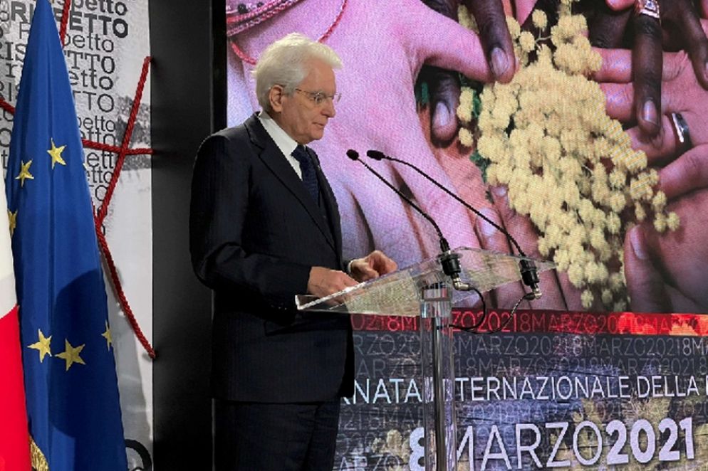 Il presidente Mattarella alla cerimonia al Quirinale per l'8 marzo - Ansa