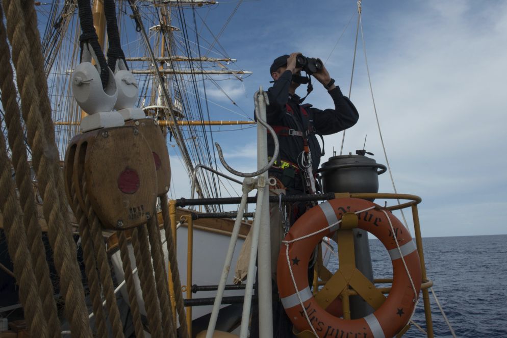 Un allievo ufficiale durante la navigazione - Marina Militare