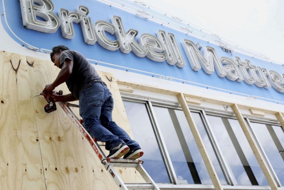 Miami si prepara al peggio (Ansa)