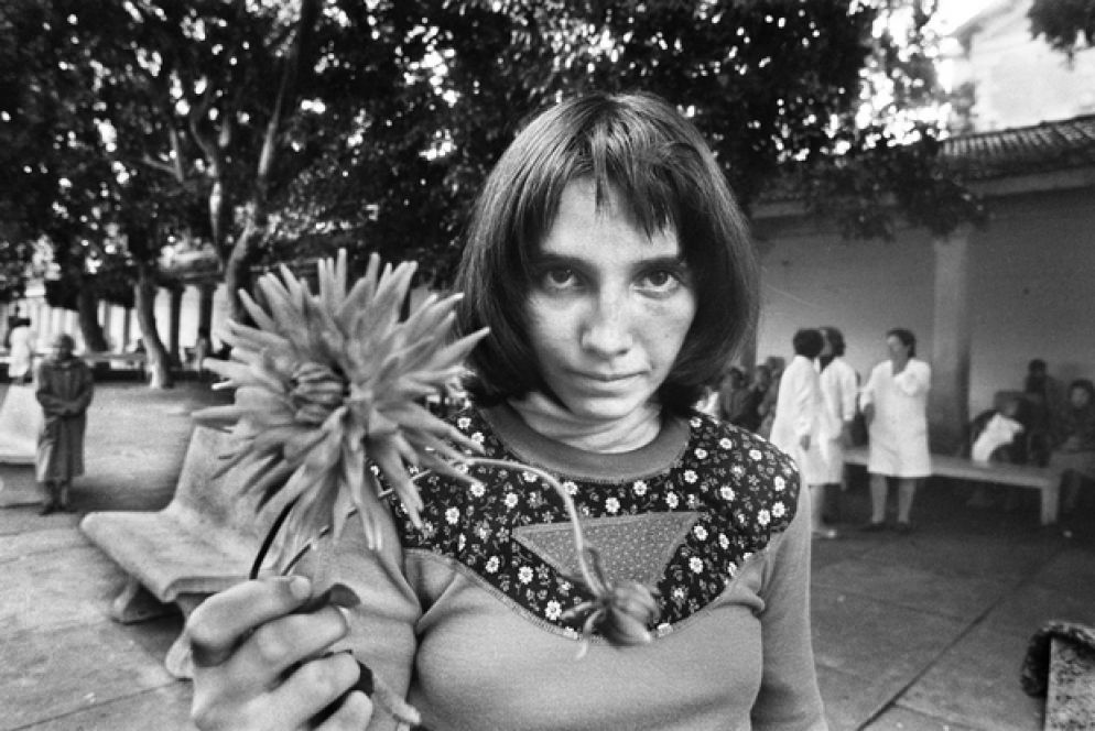 Via Pindemonte, Ospedale psichiatrico, Palermo, 1983 (foto di Letizia Battaglia, courtesy l'artista)