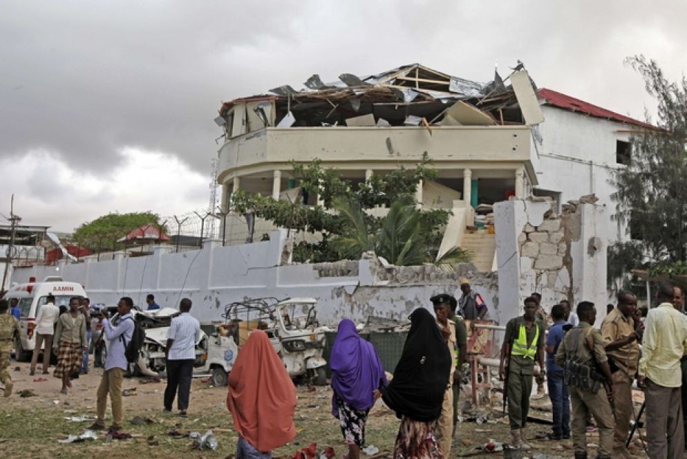 Uno dei due locali finiti nel mirino dei jihadisti somali (Ansa/Ap)