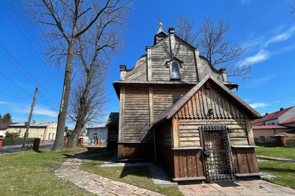 La chiesa in legno nero