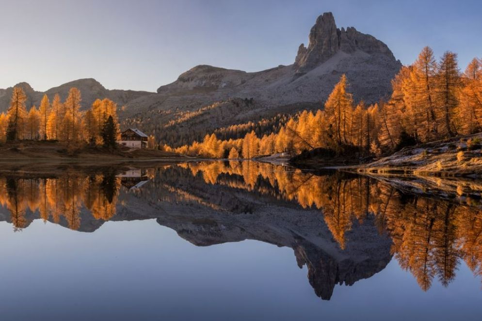 Dolomiti, i riflessi del Lago Federa