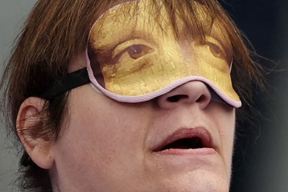 Con la mascherina "Monna Lisa" Assunta Legnante ha vinto l'oro nel getto del peso