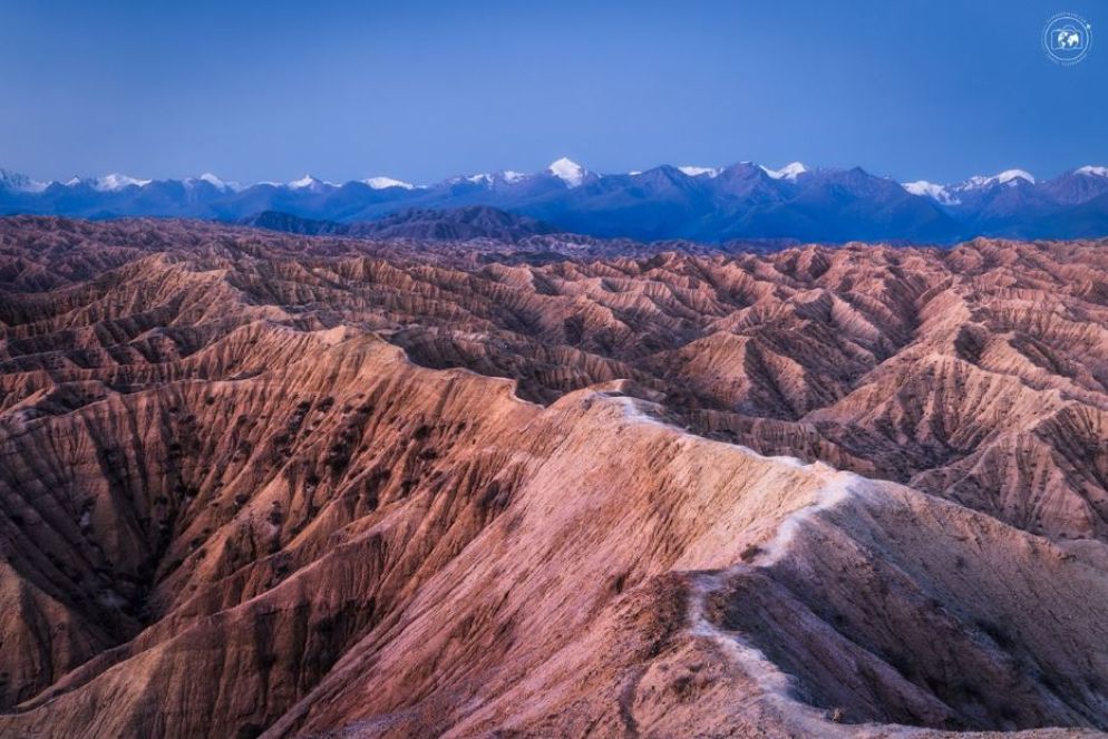 Kirghizistan, il canyon Ak Say e le vette de Tian Shan sullo sfondo