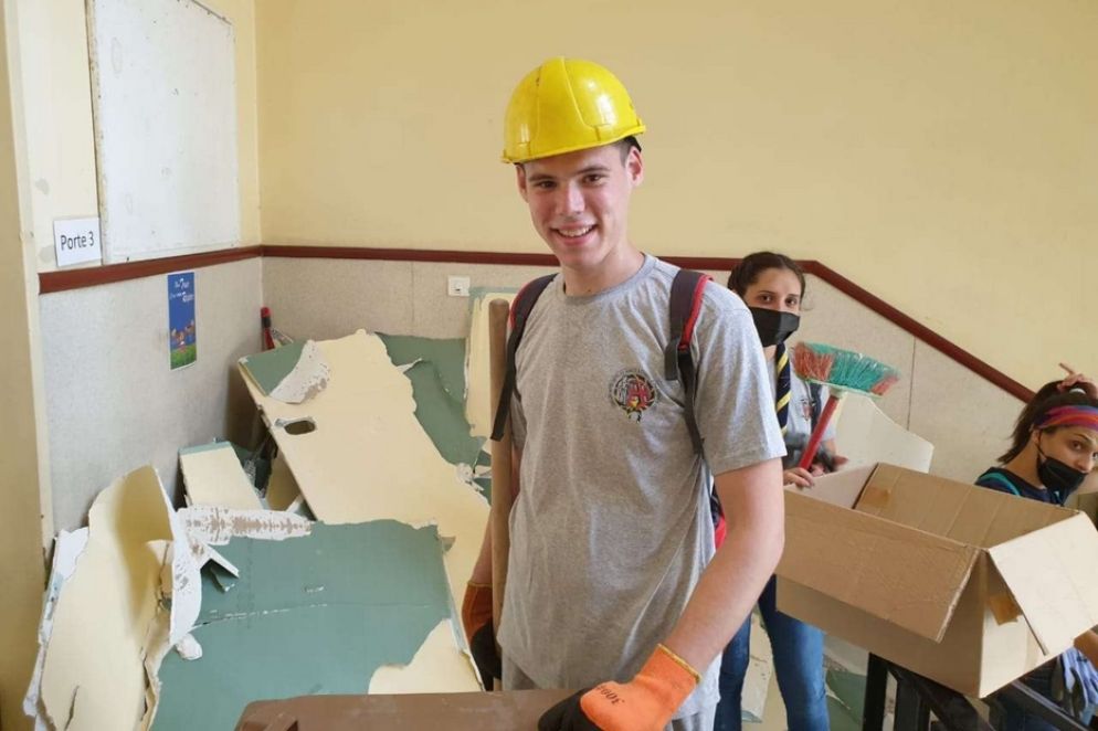 Libano. A Beirut suore, insegnanti e studenti si sono tirati su le maniche, raccogliendo cocci e ricostruendo le aule della Scuola di Sant’Anna, colpita dalla devastante esplosione del 4 agosto 2020.