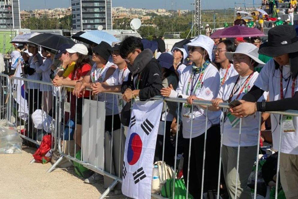 Un gruppo di giovani coreani