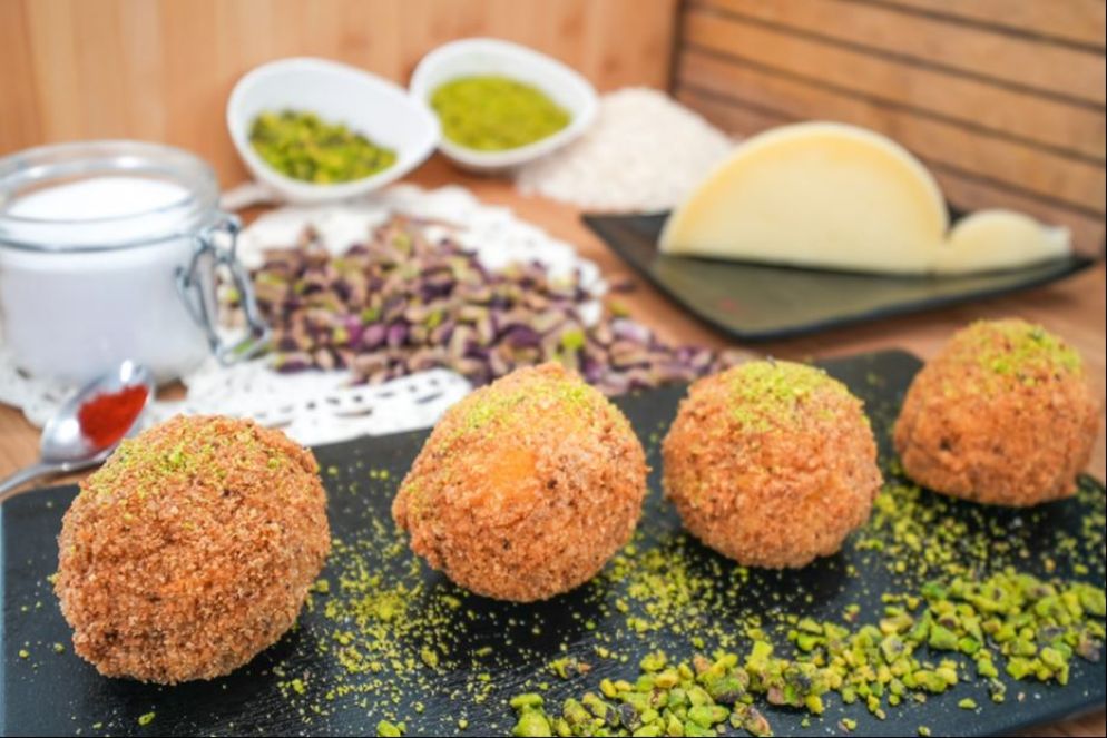 Sicilia: arancino (sotto l'Etna) o arancina (a Palermo)?