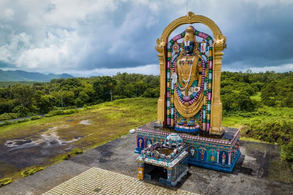 Isola di Mauritius: il tempio di Hari Hara Devasthanam, nel cuore dell'isola ospita la seconda statua di Vishnu più alta al mondo