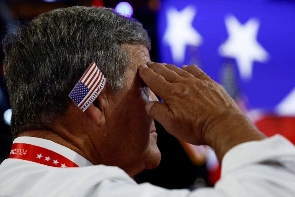 Vanno a ruba i "cerotti celebrativi" all'orecchio