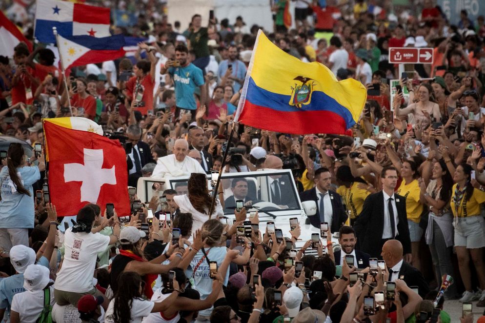 Dall'1 al 6 agosto si svolge a Lisbona la Giornata Mondiale della Gioventù con papa Francesco. Solo dall'Italia erano arrivati 65mila ragazzi. Un grande momento di incontro e di fede, senza barriere né muri. La Gmg è un'esperienza di vita per la vita.