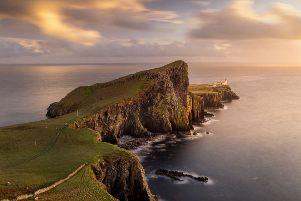 Il tramonto sulle vertiginose scogliere di Neist Point, isola di SKye