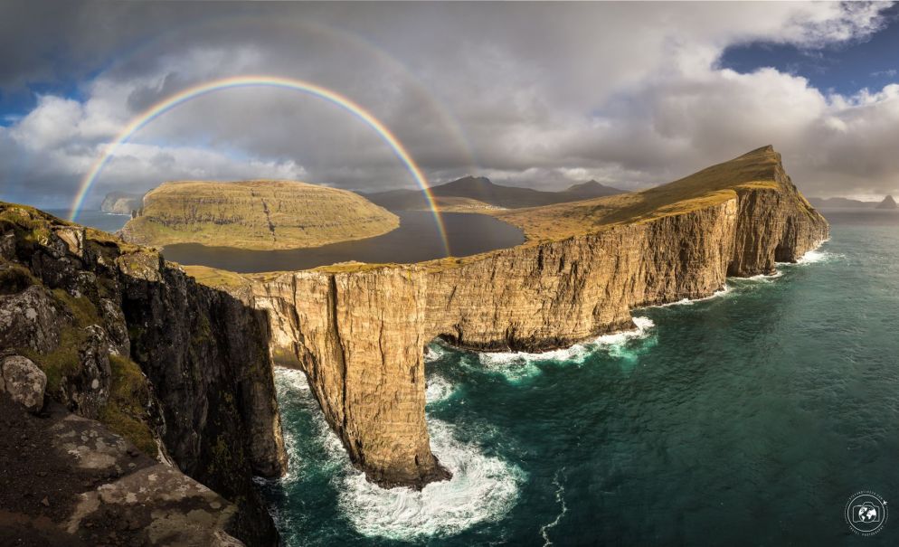 Isole Fær Øer: il Sørvágsvatn, un lago sospeso sopra l'oceano