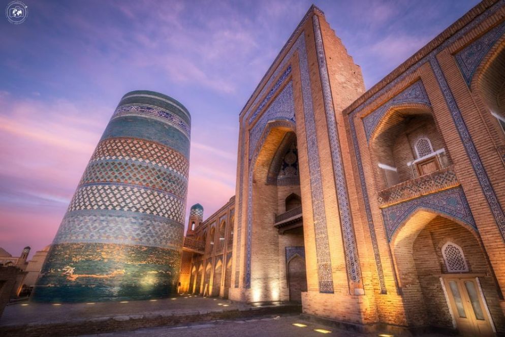 Il leggendario minareto di Khiva, rimasto compiuto solo a metà
