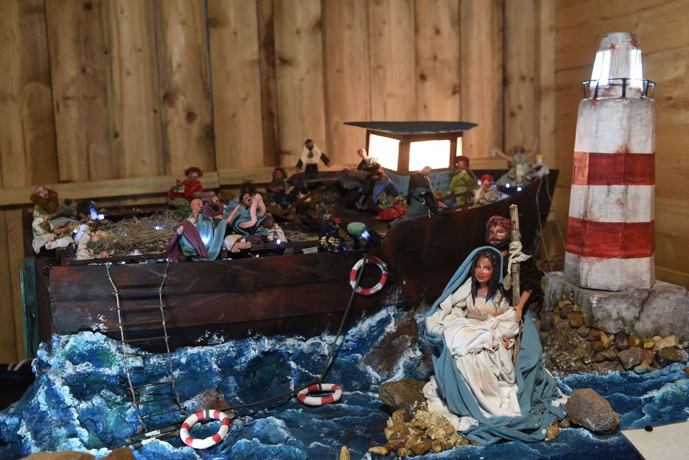 Le foto seguenti rappresentano alcune delle Natività più significative che hanno trovato spazio nell'ambito dell'esibizione «100 Presepi in Vaticano»