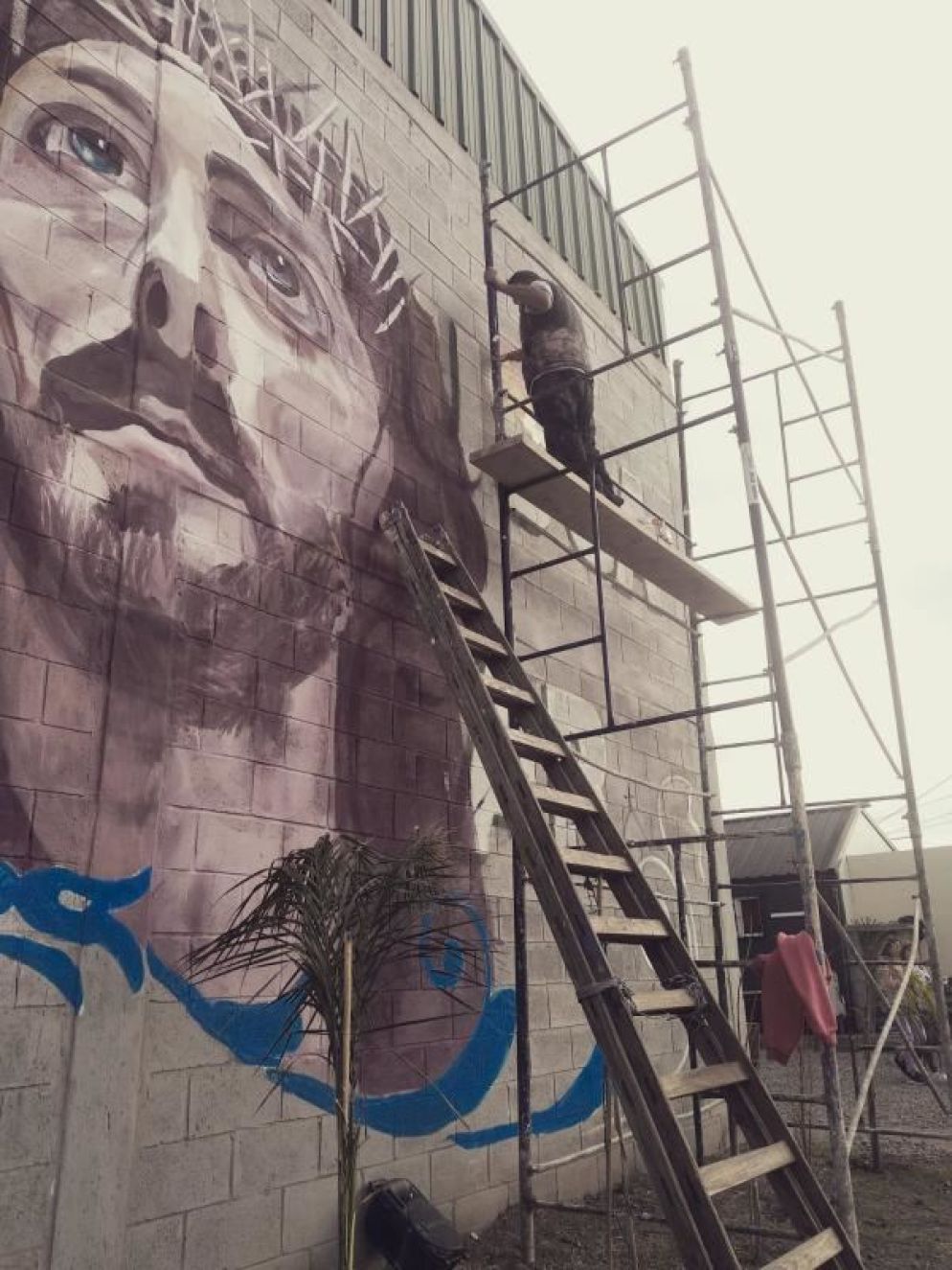 Alcuni dei murales realizzati dal gruppo Cruz del sur nelle “villas miserias” attorno a Buenos Aires