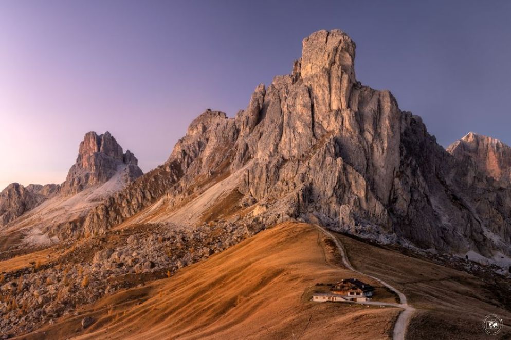 Dolomiti, tramonto al Passo Giau