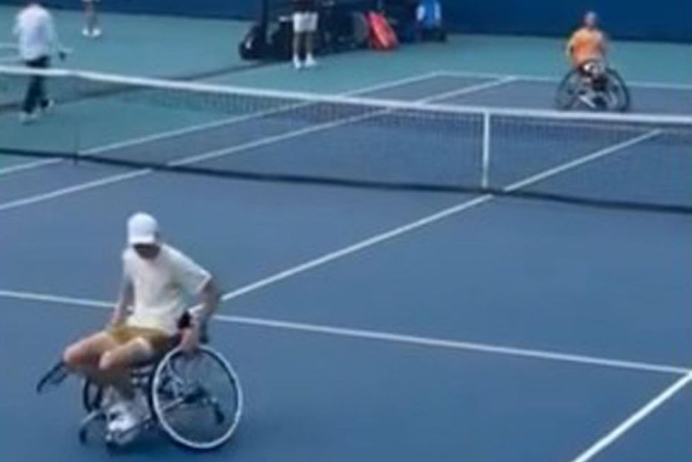 Medaglia d'argento alla Paralimpiadi di Tokyo 2020, è stato nominato anche Ufficiale dell'Ordine dell'Impero Britannico nel 2023