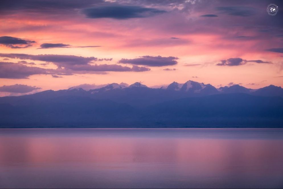 Kirghizistan, tramonto sul lago Yssiköl