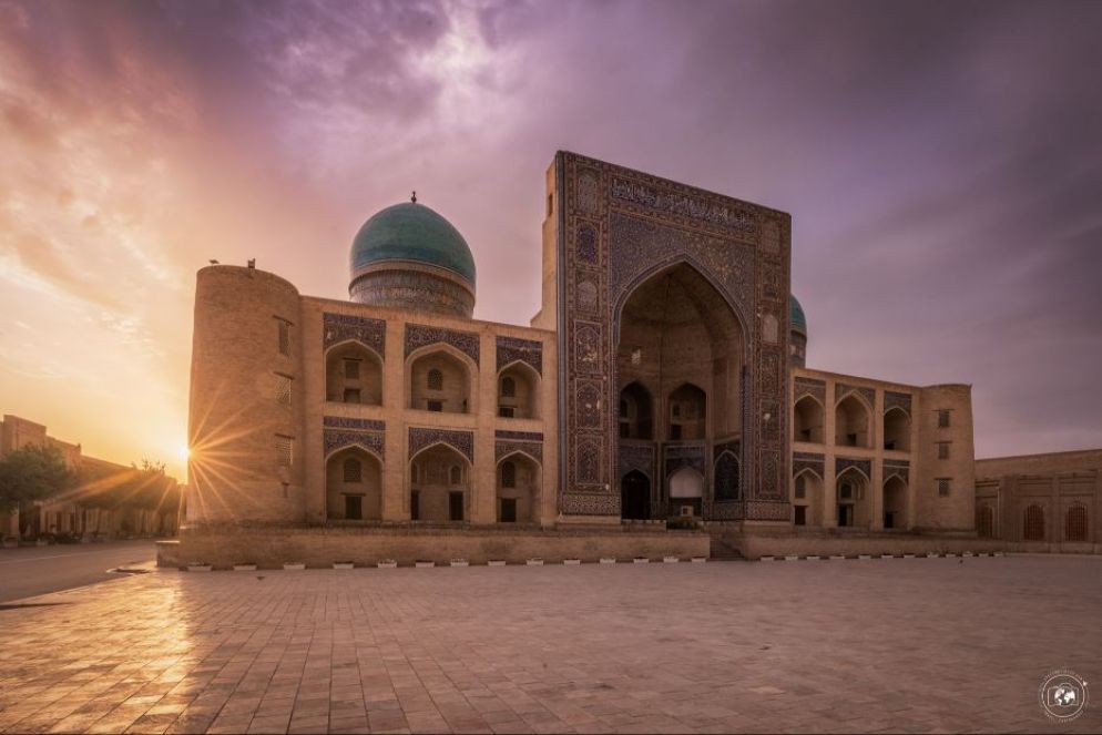 L'alba sulla Madrasa Mir-i Arab di Bukhara