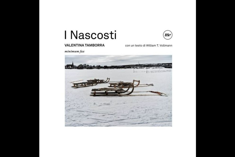 La copertina del libro di Valentina Tamborra, "I Nascosti" (Minimum Fax). Dall'1 al 5 marzo la mostra al Teatro Franco Parenti di Milano per il festival "I Boreali"