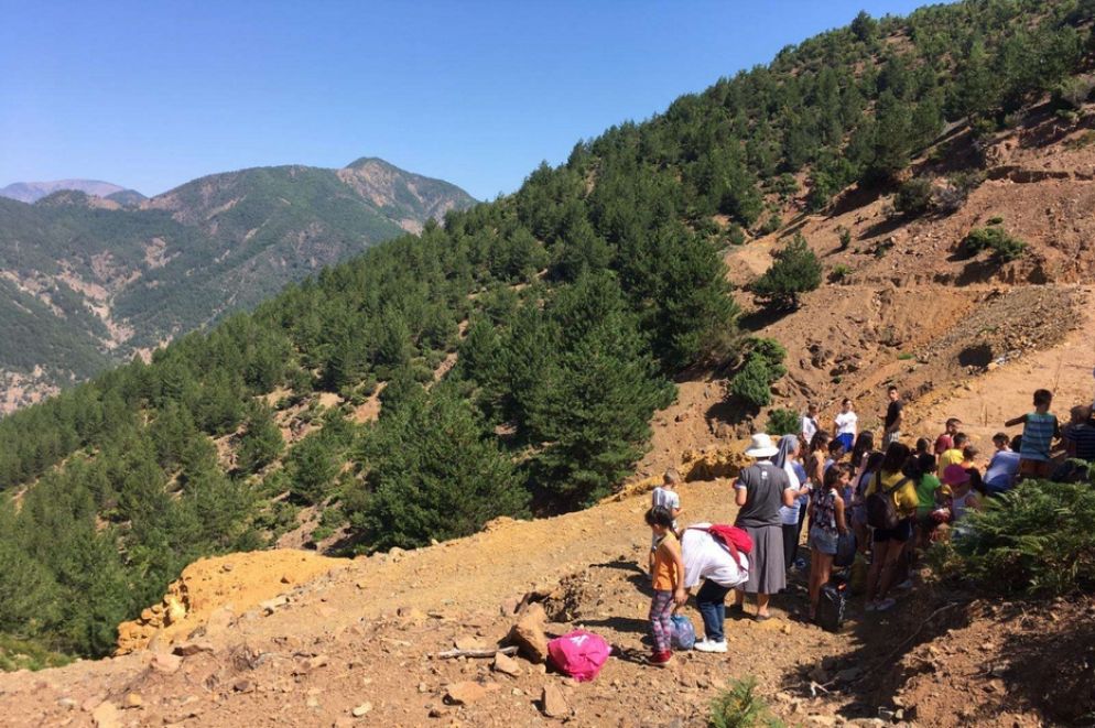 Albania. Mettersi in ascolto dei segni di tempi per le Suore della Carità è mettersi in ascolto anche dei giovani. In nove villaggi nel nord dell’Albania si svolgono attività di promozione umana, scolastica e spirituale in montagna, con borse di studio per bambini e ragazzi dai 6 ai 15 anni.
