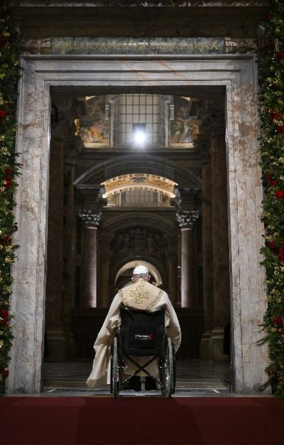 24 dicembre 2024: Papa Francesco apre la Porta Santa della Basilica di San Pietro dando avvio al Giubileo del 2025. Nel 2016 ne aveva indetto uno straordinario sulla Misericordia