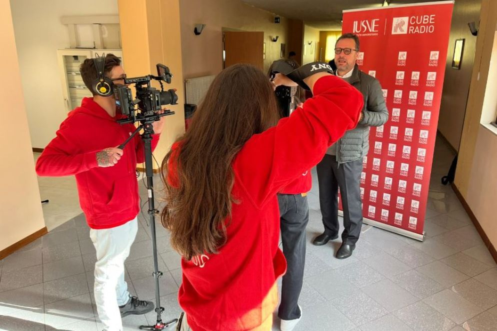 I ragazzi di Cube Radio all'opera. Loro l'idea di promuovere gli "AI Angels"