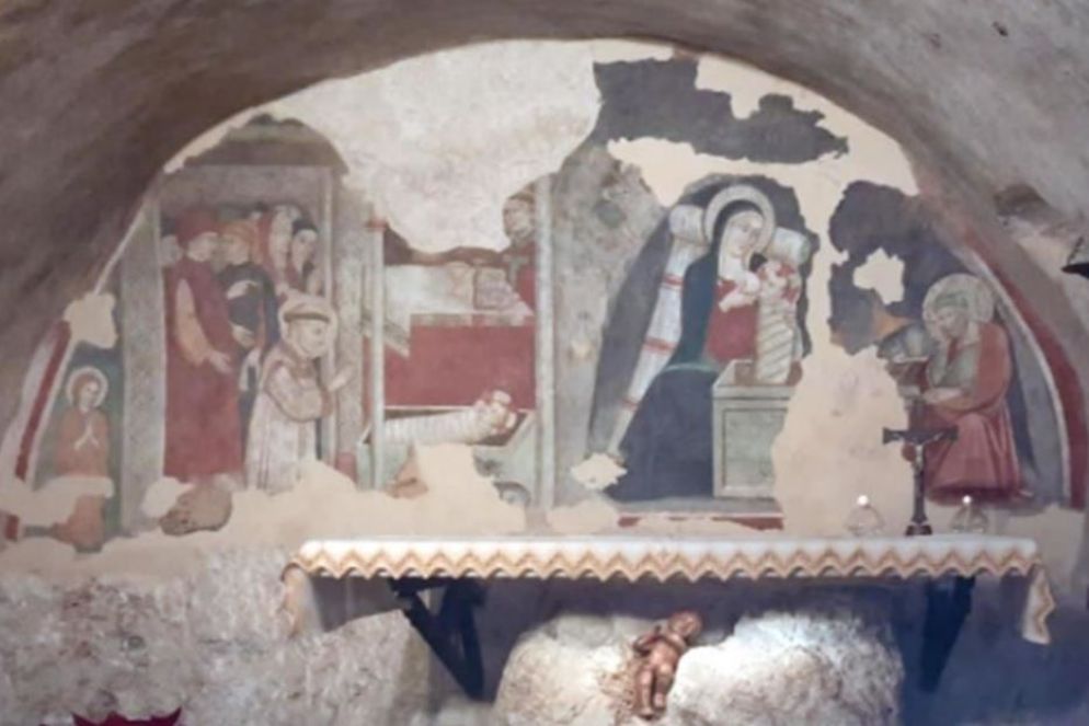 3) A Natale del 1223 a Greccio san Francesco volle mostrare la povertà di Gesù Bambino e fece allestire una mangiatoia con il fieno e due soli personaggi. Quali?