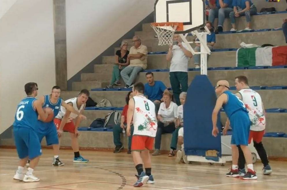 La nazionale italiana di pallacanestro, composta da persone con sindrome di Down, si conferma per la terza volta consecutiva campione del mondo.