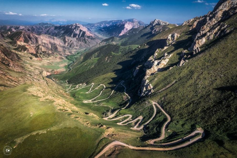 Serpentine lungo le valli Kirghize