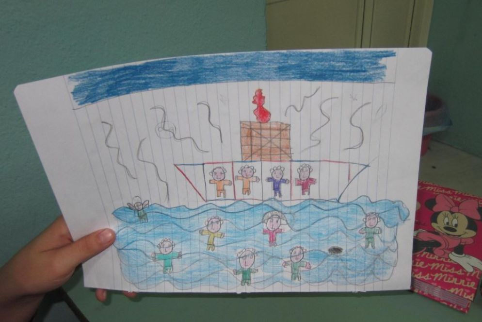 Un bambino di Lampedusa ha disegnato il disastro in mare
