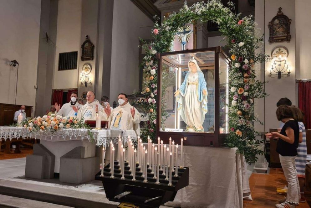 Oltre duecento sono state fino ad oggi le parrocchie visitate dal pellegrinaggio della statua della Vergine della Medaglia Miracolosa con tante manifestazioni di affetto da parte dei fedeli nonostante le difficoltà, anche logistiche, della pandemia, e numerosi i segni di grazia spirituale.