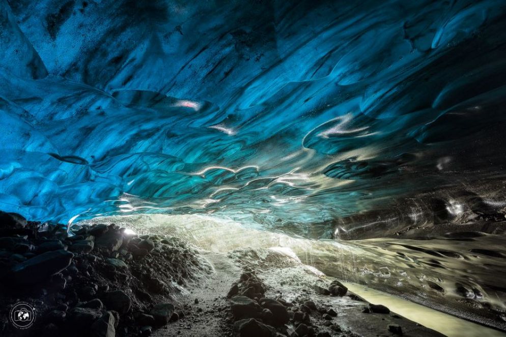 Una grotta di ghiaccio del Vatnajokull