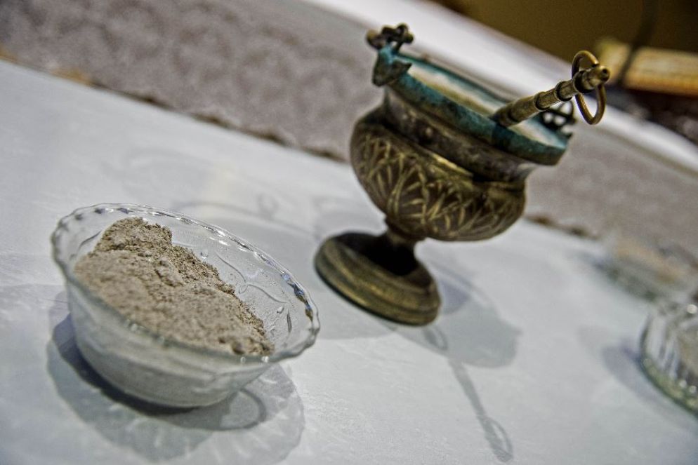 Le ceneri per l'inizio della Quaresima e l'acqua benedetta - Agenzia Romano Siciliani