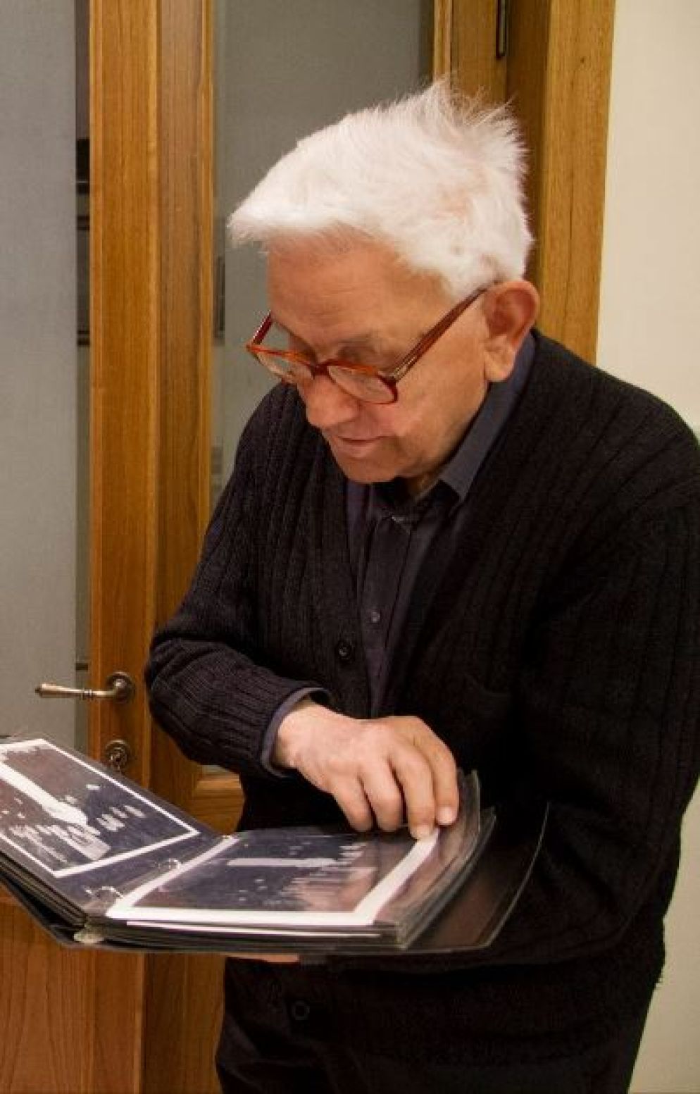 Un momento di studio di padre Sabino Maffeo (1922-2025) negli spazi della Specola Vaticana - Specola Vaticana