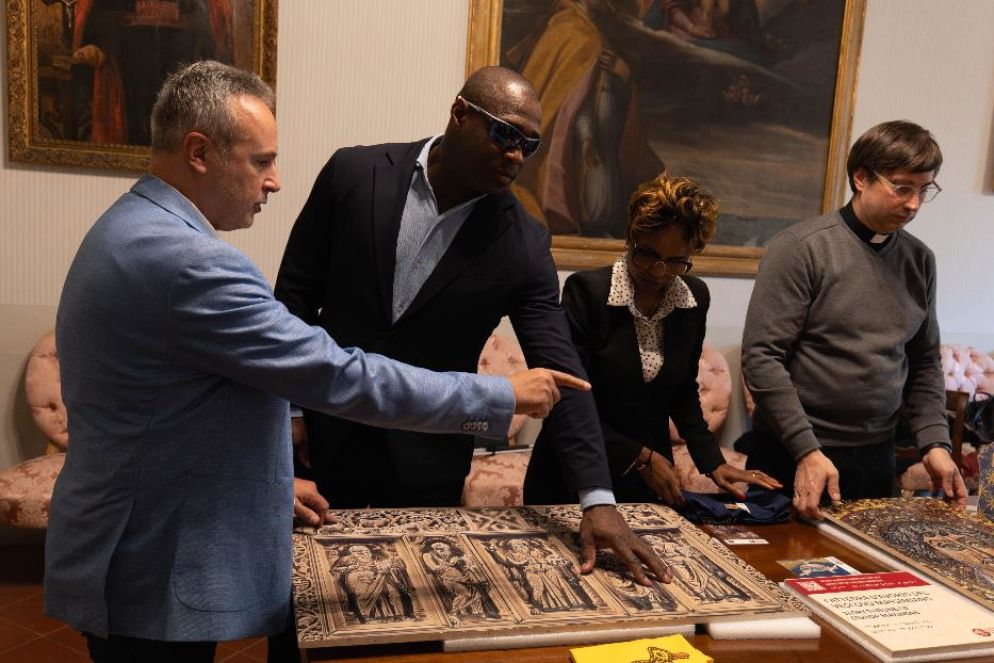 Ravenna: la presentazione della guida ai mosaici di Ravenna, con soluzioni per rendere accessibile la lettura anche a persone ipovedenti o dislessiche. Nella foto il testimonial, il campione paralimpico Oney Tapia - foto Giulio Salotti - Opera di Religione Ravenna