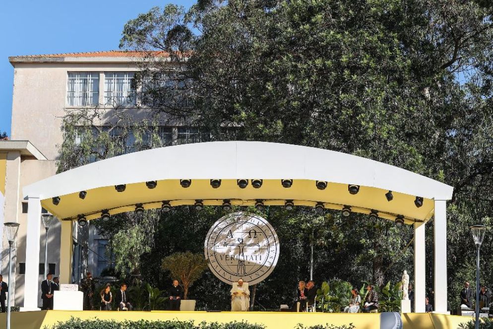papa Francesco all'Università Cattolica del Portogallo - Ansa