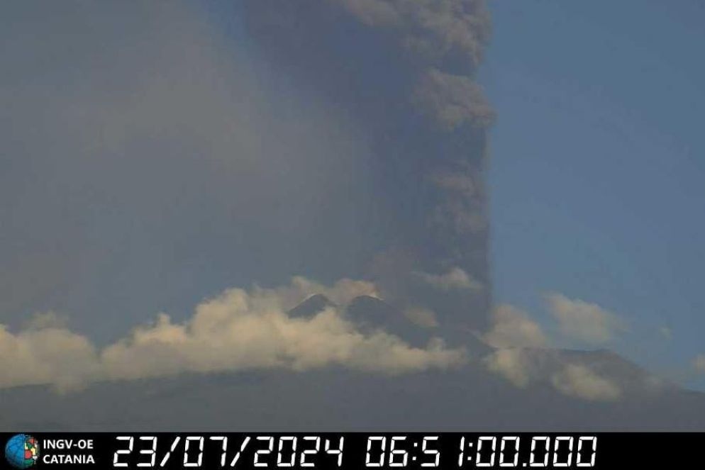 Le immagini dell'Etna girate dall'Ingv stamane - Ansa