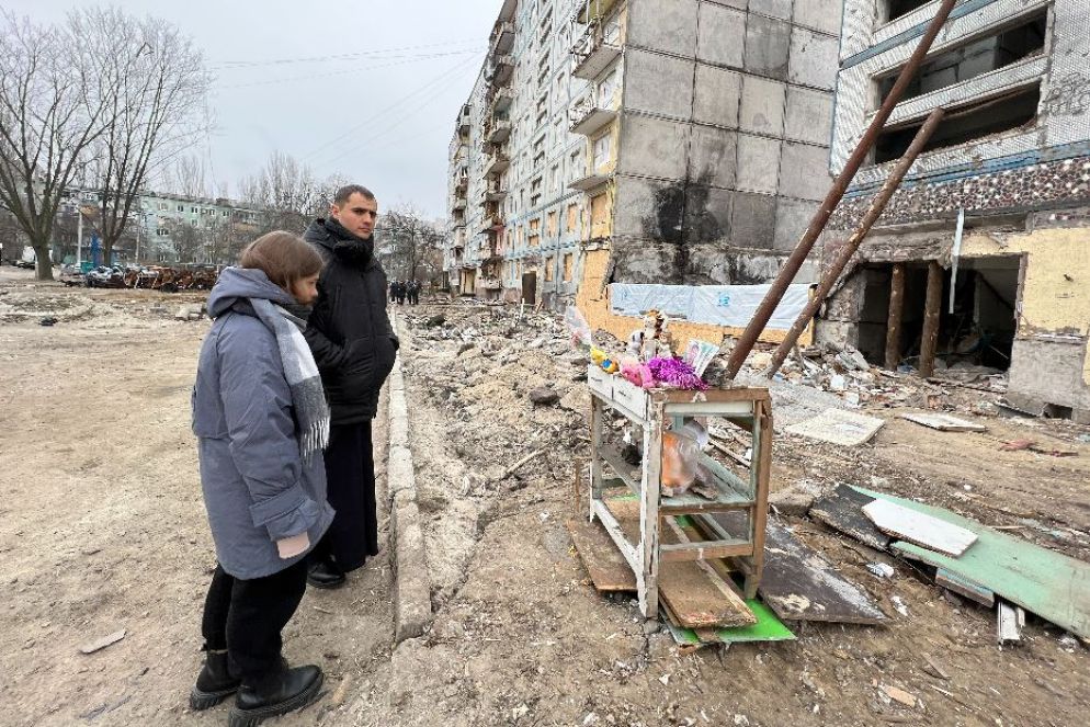 Padre Oleksandr Bogomaz fra i condomini bombardati a Zaporizhzhia - Gambassi